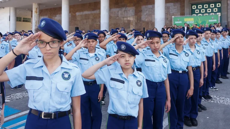Educação de SP abre consulta pública sobre a implementação das escolas cívico-militares