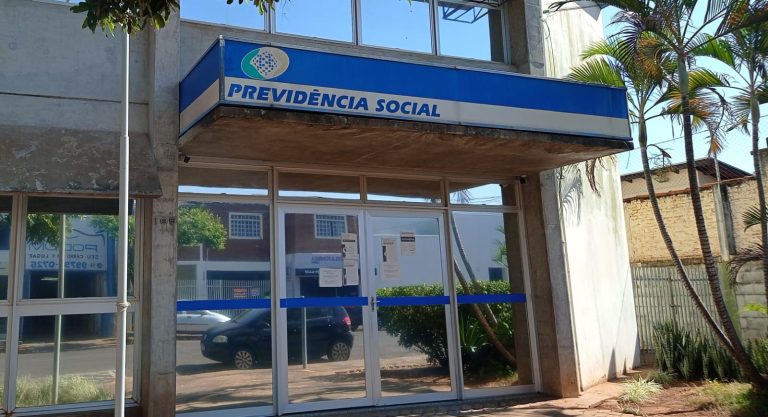 Servidores do INSS entram em greve por tempo indeterminado
