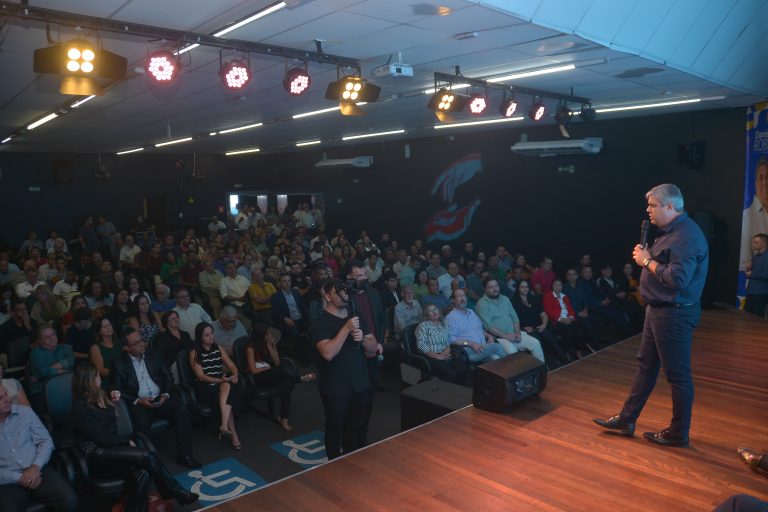 Com mais 350 pessoas presentes, engenheiro Daniel Robles lança pré-candidatura a prefeito de Adamantina