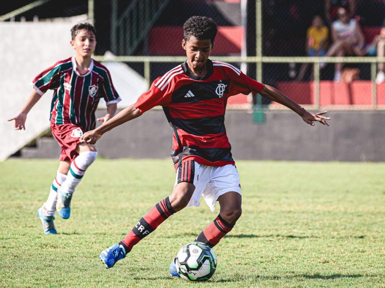 Aos 10 anos de idade, adamantinense conquista quarto título como zagueiro do Flamengo