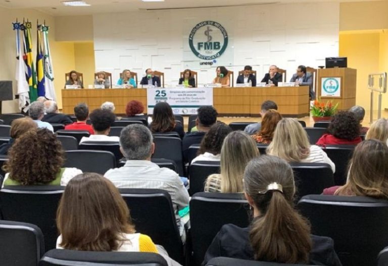 Centro Universitário marca presença em simpósio com grandes nomes da Saúde Coletiva