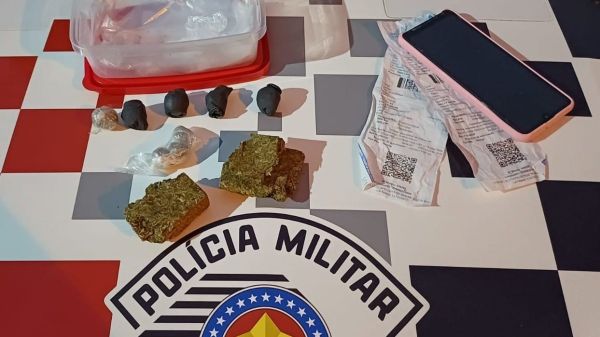 Mulher é presa por tráfico de drogas durante vistoria policial em rodoviária de Adamantina