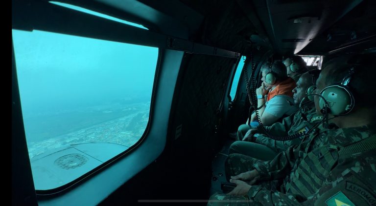 Governador sobrevoa regiões atingidas por incêndios no interior do Estado