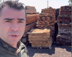 Polícia Ambiental destina madeiras apreendidas para restauração de áreas incendiadas em Lucélia e Salmourão