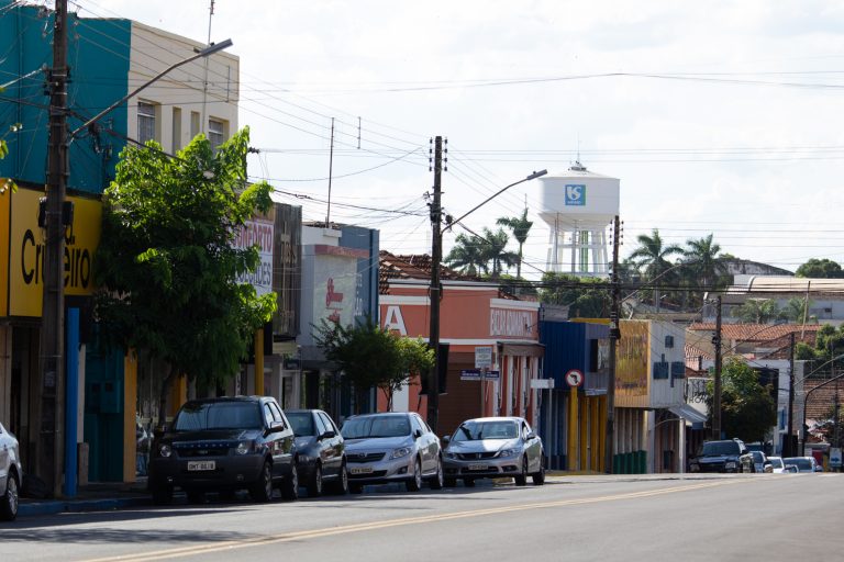 Comércio estará fechado neste sábado (2) e supermercados podem abrir normalmente