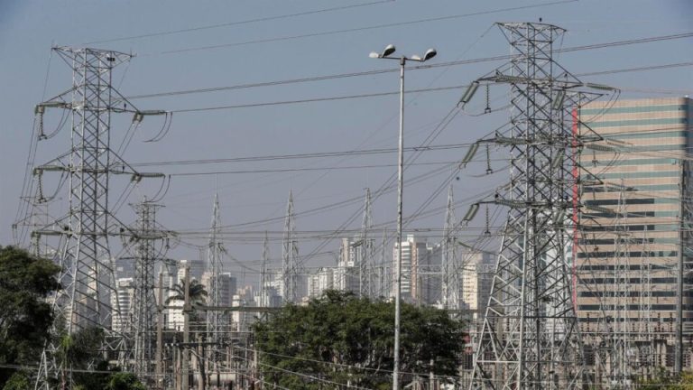 Governo toma decisão hoje (15) sobre o horário de verão