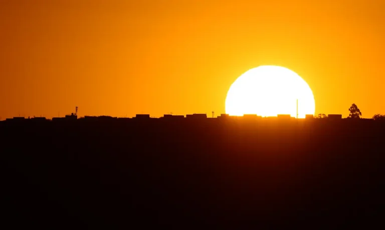 Governo Lula decide não adotar horário de verão em 2024