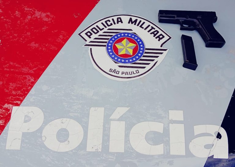 Após denúncia, Polícia Militar apreende simulacro de arma de fogo, em Salmourão