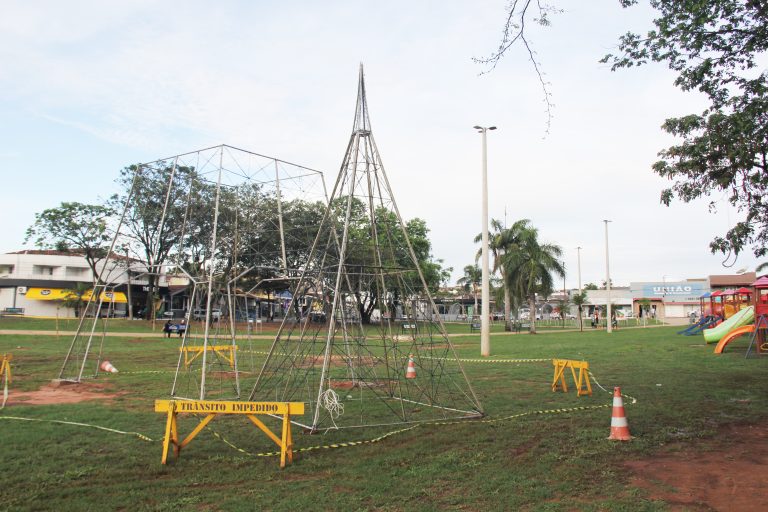 Seguindo tendência dos principais centros comerciais, Adamantina acende luzes de Natal já neste sábado