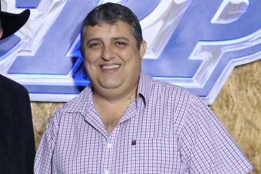 Morre o empresário de eventos Émerson Caíres, o Cabeludo