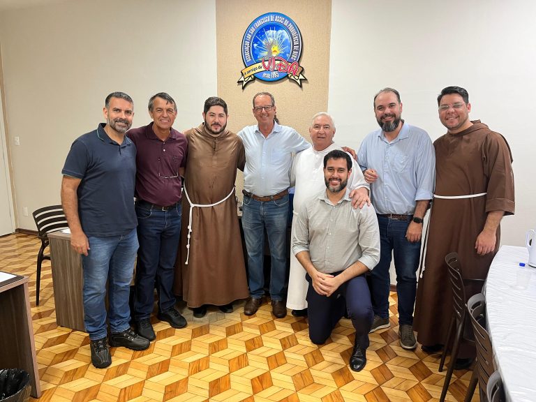 Na Santa Casa, Tiveron participa de encontro com Frei Francisco