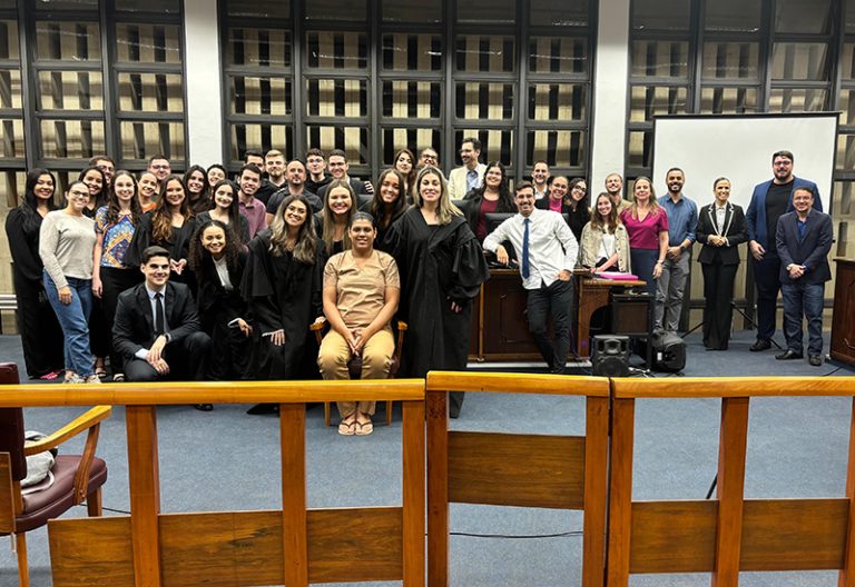 Estudantes de Direito da FAI participam do V Júri Simulado no Fórum da Comarca de Adamantina