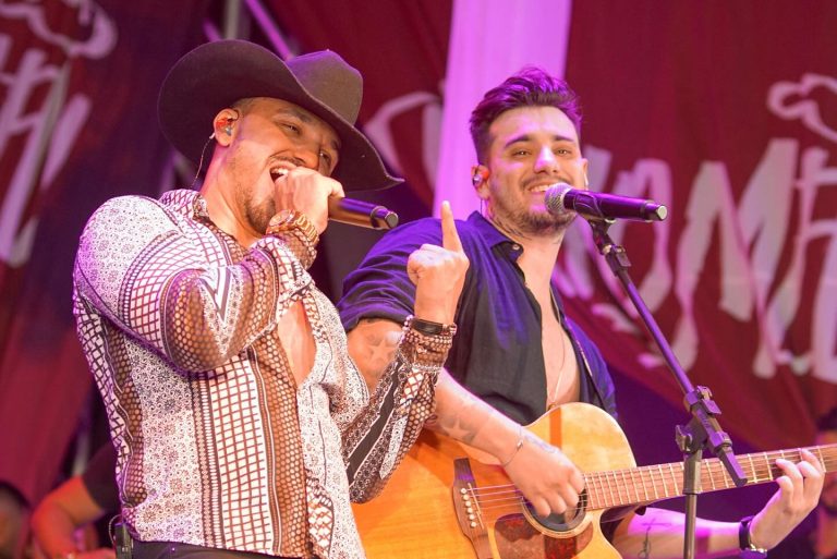 Brenno & Matheus, do hit ‘Descer pra BC’, se apresentam nesta quinta, em Rinópolis