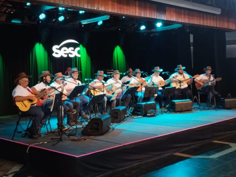 Los Kandangos faz apresentação no SESC Bertioga numa valorização do artista do interior