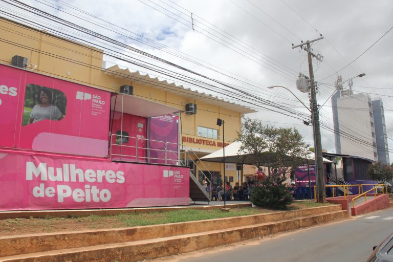Adamantina recebe as carretas de mamografia e empreendedorismo; confira as fotos