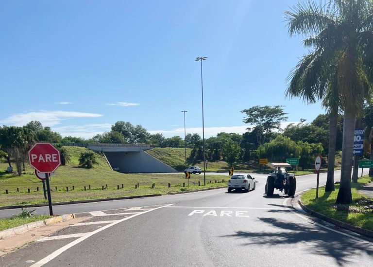 Motoristas devem ficar atentos com alteração de preferencial no trevo da SP-294