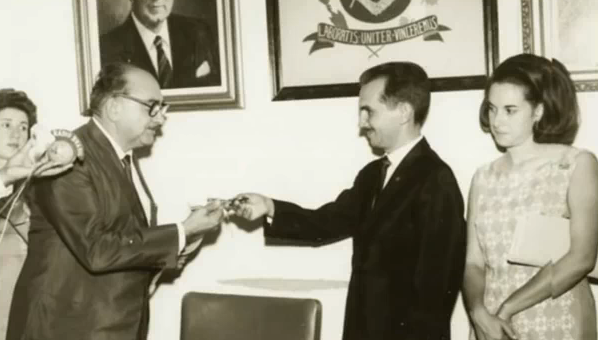 Do 4º para o 5º prefeito: foto registra entrega das ‘chaves’ de Adamantina