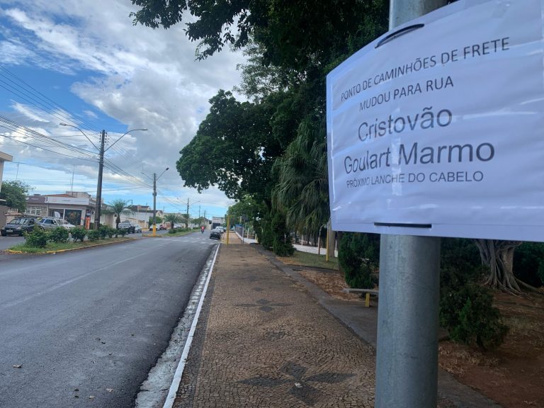 Prefeitura altera ponto de estacionamento de caminhões para frete, em Adamantina