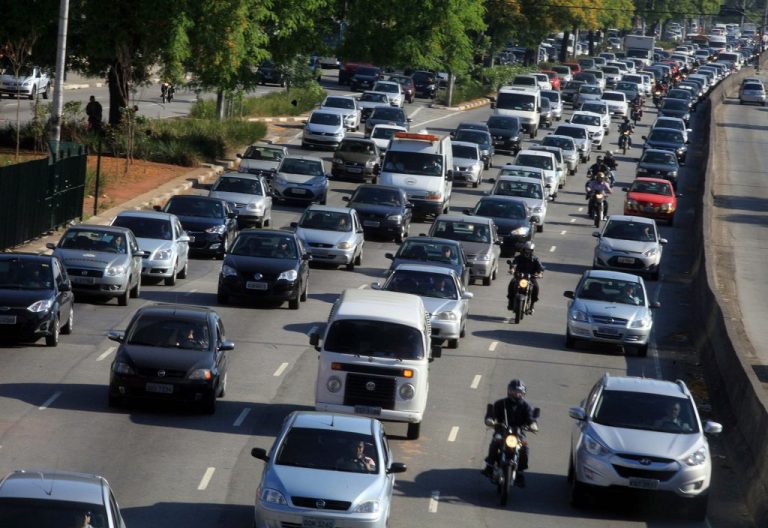 Solicitação para instalação de placa veicular será feita pelo Detran-SP a partir de julho