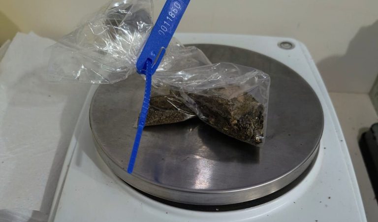 PM registra porte de drogas e embriaguez ao volante em Salmourão