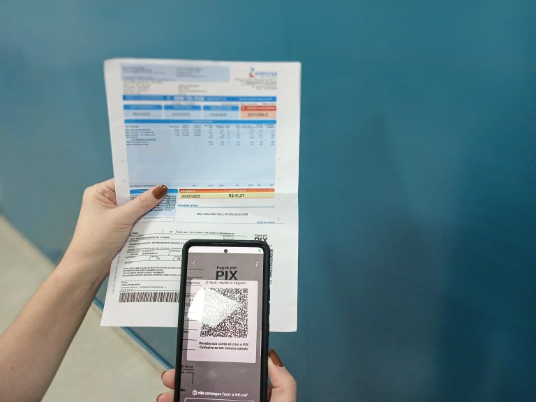 Clientes com contas de luz em atraso conseguem quitar débitos sem sair de casa