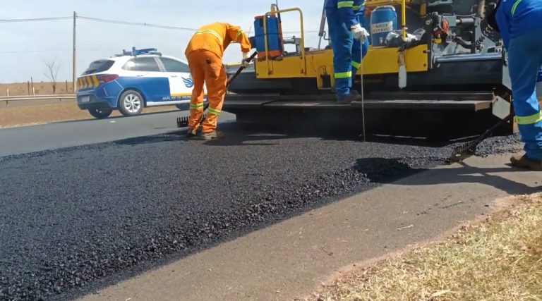 Trecho da SP-294 em Parapuã recebe aplicação inovadora de asfalto com plástico reciclado e material fresado