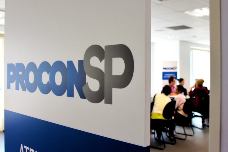Procon de Adamantina intermedia acordo com Casas Bahia e Bradesco e resolve 100% das reclamações