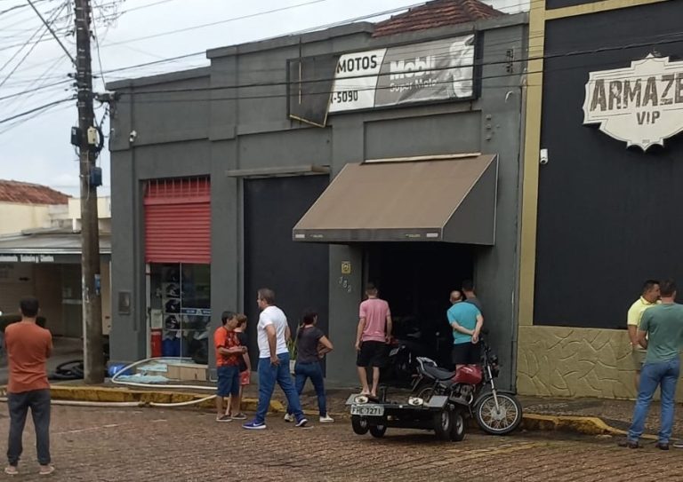 Incêndio atinge oficina de motos no centro de Adamantina