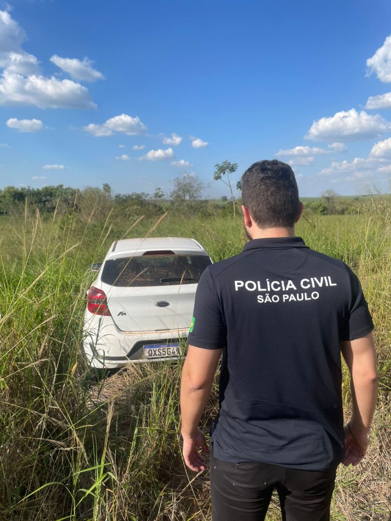 Veículo furtado da Prefeitura de Irapuru é encontrado em área rural de Adamantina