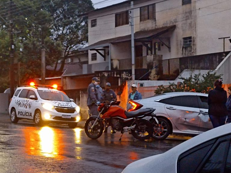 Motociclista fica ferida em acidente na Avenida Bráulio Molina Frias, em Adamantina