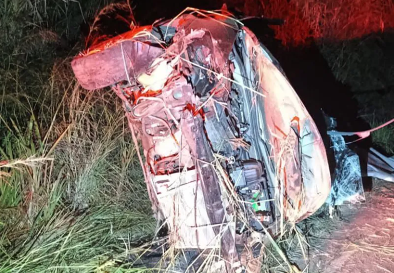 Grave capotamento deixa dois feridos em Lucélia