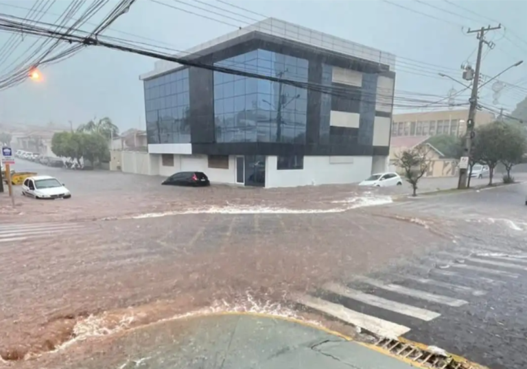 Audiência pública em Adamantina debate plano de contingência para chuvas de verão e gestão de desastres
