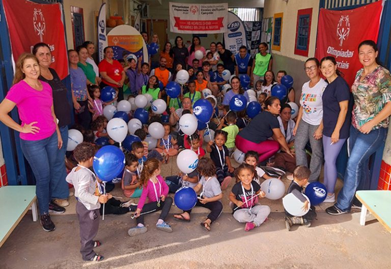 Com participação de alunos da APAE, programa Atletas Jovens leva recreação e esporte para crianças da EMEI Cecília Meireles