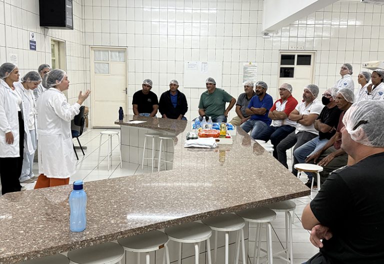 Alunos de Nutrição, da FAI, promovem oficina  com motoristas de transporte universitário