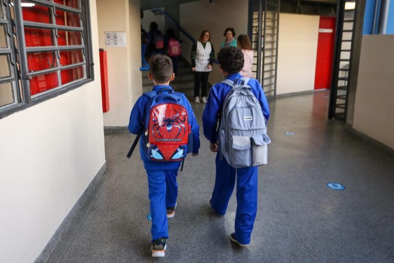 Mais de 3 milhões de alunos retornam às aulas na rede estadual nesta quarta