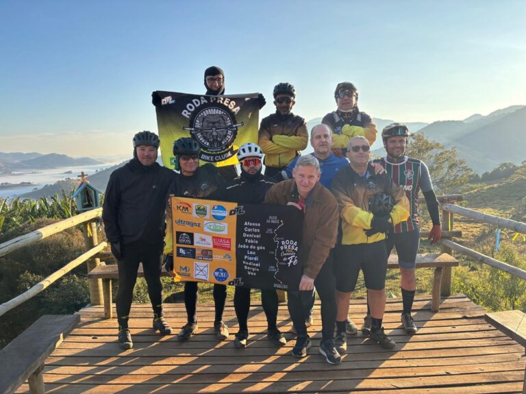 Ciclistas adamantinenses do grupo Roda Presa concluem desafio no Caminho da Fé