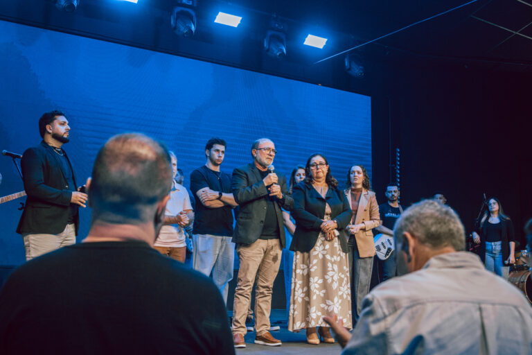 Igreja Amor e Cuidado celebra 11 anos em Adamantina com unção episcopal dos bispos Toninho e Sônia Donha