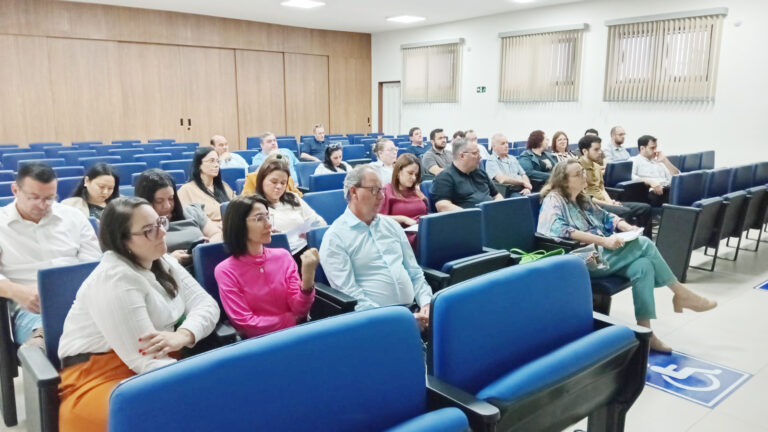 Adamantina sedia encontro sobre regionalização da saúde