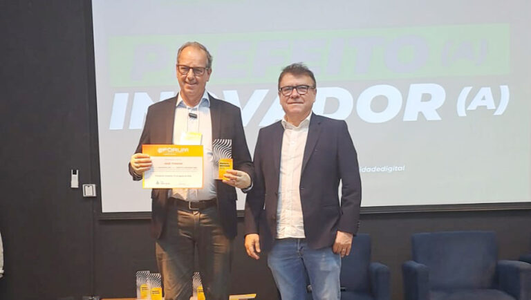 Tiveron recebe prêmio de ‘Prefeito Inovador’ por projeto de digitalização da gestão pública