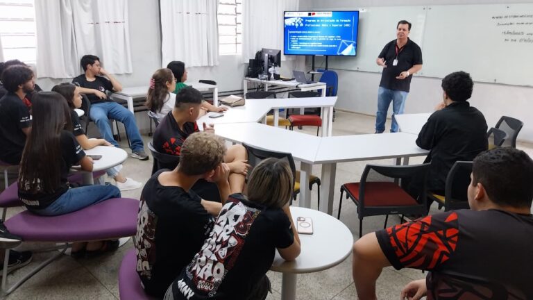 Portas Abertas: Fatec Adamantina recebe visitas de alunos do Ensino Médio de olho no vestibular