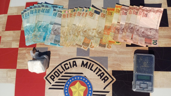 Jovem é preso por tráfico de drogas no centro de Adamantina