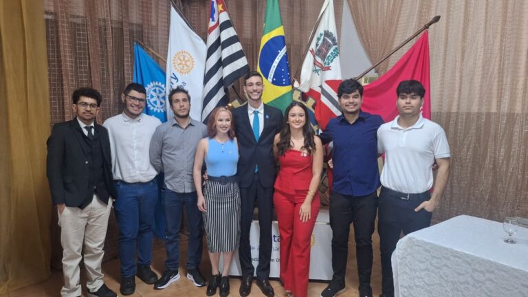 Rotaract Club de Adamantina promove bazar beneficente em parceria com a Arezzo