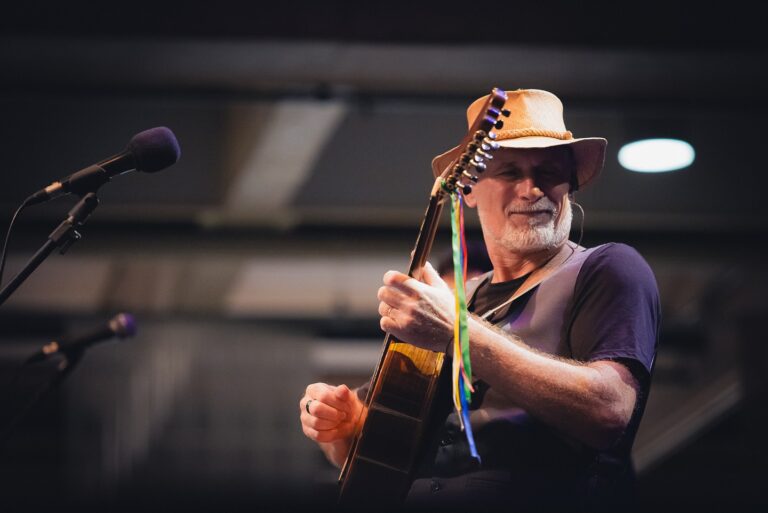 Sesc, Sincomercio e Prefeitura promovem show de Rodrigo Zanc no Domingo no Parque em Adamantina