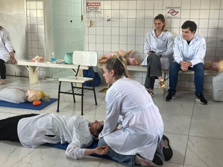 Medicina da FAI capacita servidores municipais de Adamantina em Primeiros Socorros