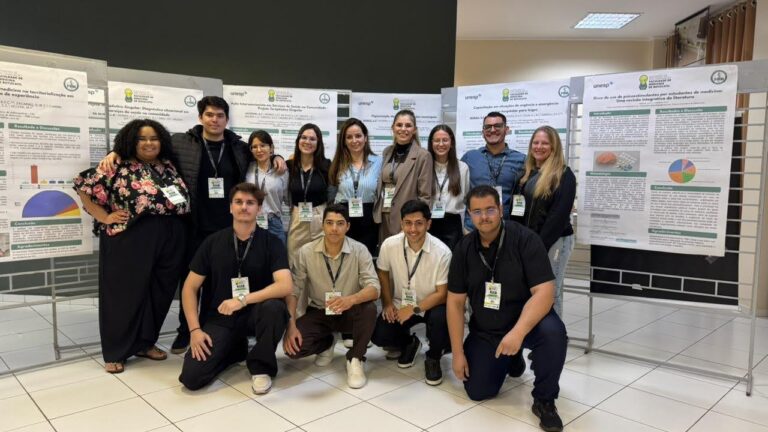 Alunos e professoras de Medicina da FAI participam de encontro de Pós-Graduação da UNESP Botucatu