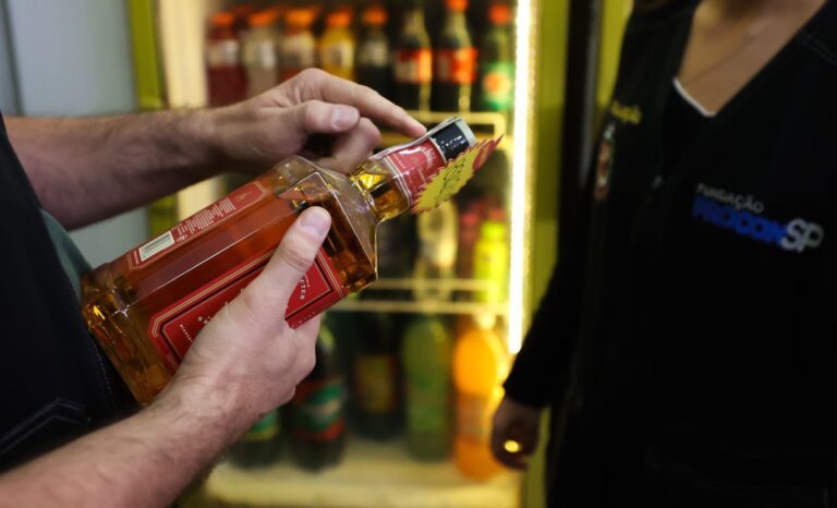 Procon de Adamantina alerta para risco de adulteração de bebidas com metanol