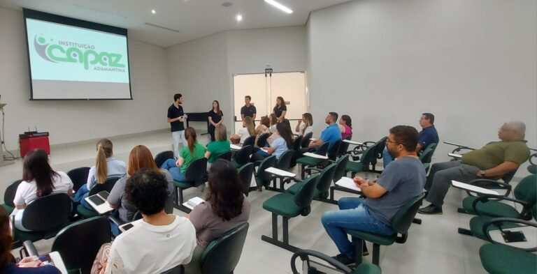 Capaz reúne empresas parceiras e passa orientações sobre regras de contratos de aprendizagem