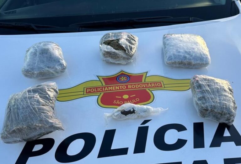 Homem é preso com quase 3 quilos de drogas em ônibus na SP-294, em Pacaembu