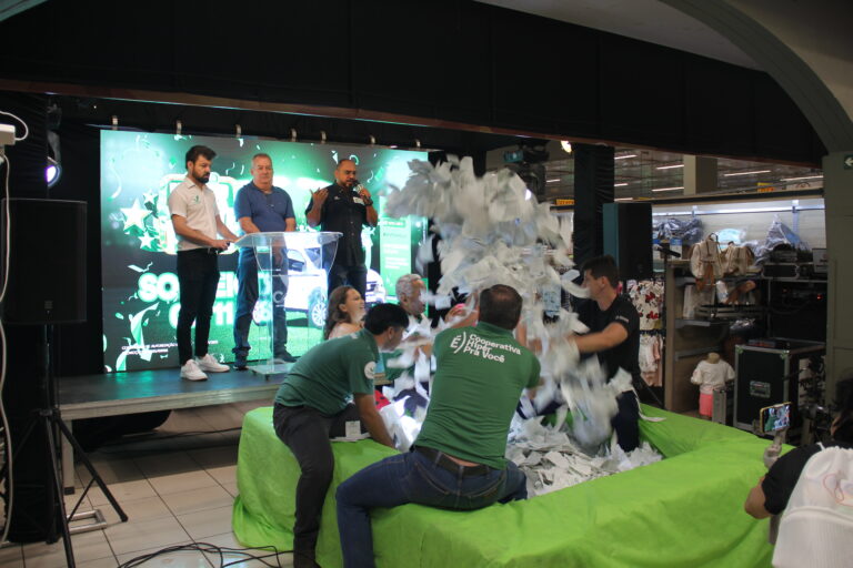 Morador de Adamantina ganha carro 0km em sorteio da Cocipa