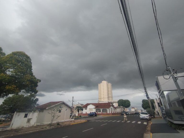 Semana começa com chuva em Adamantina e alerta para temporais em todo o Estado